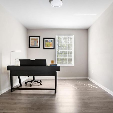 One Bedroom Apartment Near Downtown ローリー エクステリア 写真