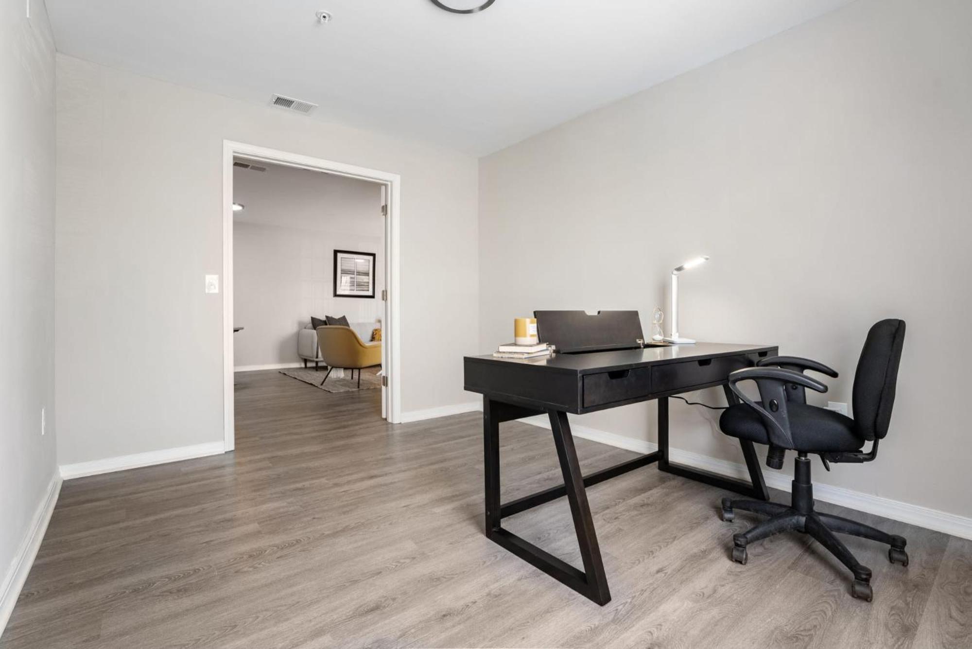 One Bedroom Apartment Near Downtown ローリー エクステリア 写真